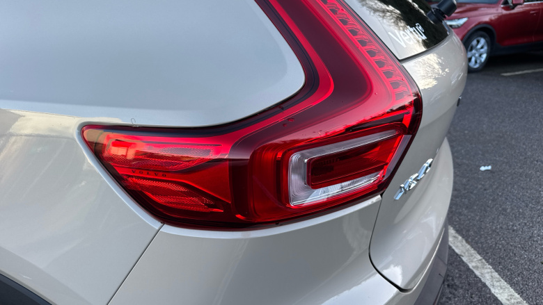 Volvo XC40 2.0 B3P Plus Dark 5dr Auto Petrol Estate